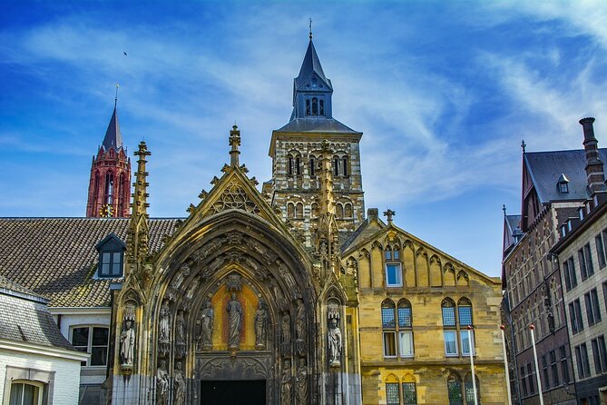 Maastricht Private Walking Tour With A Professional Guide - Start at City Hall and the Street Market