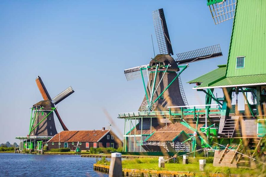 Marken, Volendam, and Edam Full-Day Tour from Amsterdam - Volendam: free time, costumes, and cheese