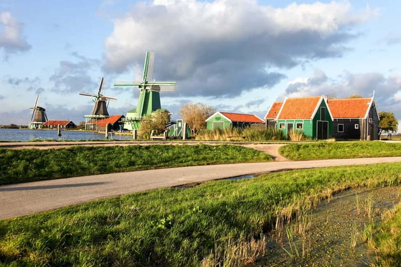 Marken, Volendam, and Edam Full-Day Tour from Amsterdam - Who should book this tour?