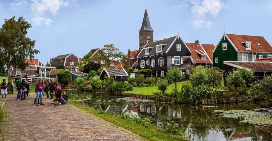 Marken, Volendam and Edam: Private Full-Day Tour - Marken, where water shapes the village