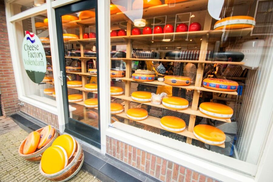 Marken, Volendam and Edam: Private Full-Day Tour - Volendam, fish auctions and cheese tasting