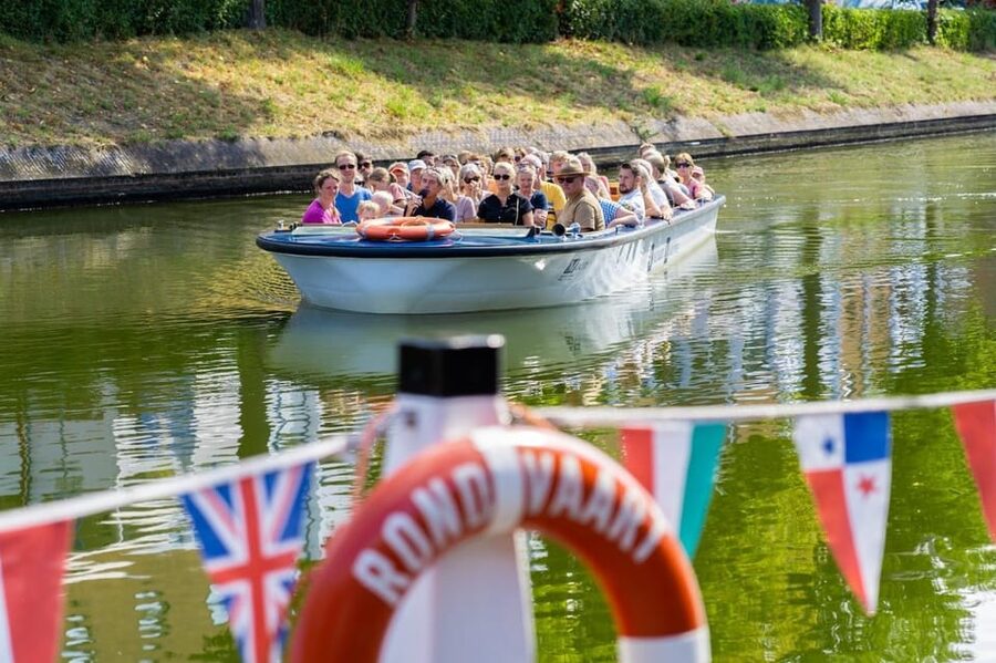 Middelburg: City Canal Cruise - Seeing Lange Jan and the Abbey center