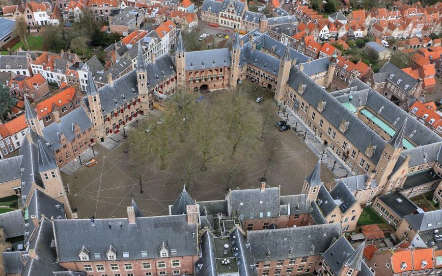 Middelburg: Guided City Walking Tour - The Town Hall and Middelburg’s civic story