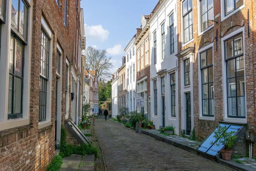 Middelburg: Guided City Walking Tour - The Abbey and Long John tower
