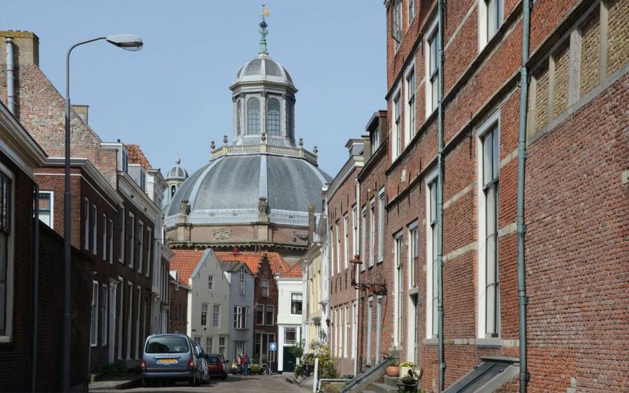 Middelburg: Guided City Walking Tour - Kuiperspoort and the narrow alleys