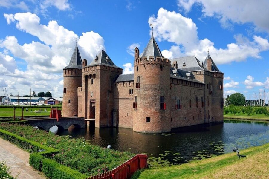Muiden: Entry Ticket to Muiderslot Castle - Inside a castle built in 1285