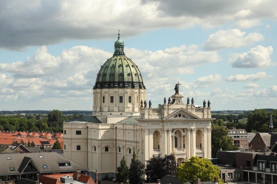 Oudenbosch: Tour at Basilica of the Holy Agatha and Barbara - A 1.5-hour visit with useful structure