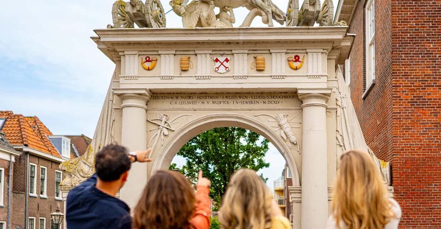 Outside Escape Amsterdam with your friend(s) and have fun! - The Rembrandt story behind the puzzles