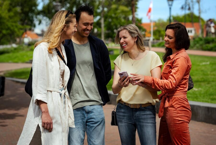 Outside Escape Amsterdam with your friend(s) and have fun! - Solving clues through the city center