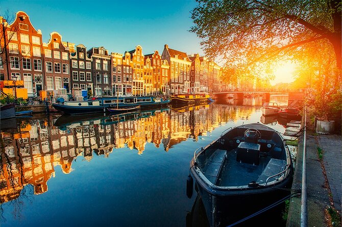 Panoramic Private City Tour in Amsterdam - Browsing the flower market