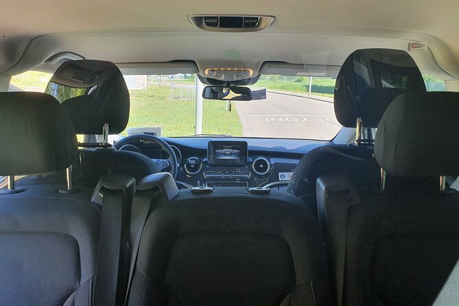 Private Airport Transfer to or from Schiphol Airport - Airport arrival transfers and the 70-minute rule