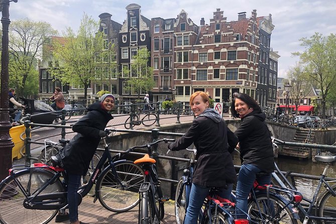 Private Amsterdam Bike Tour with a local guide (also for families) - Guides who shape the experience