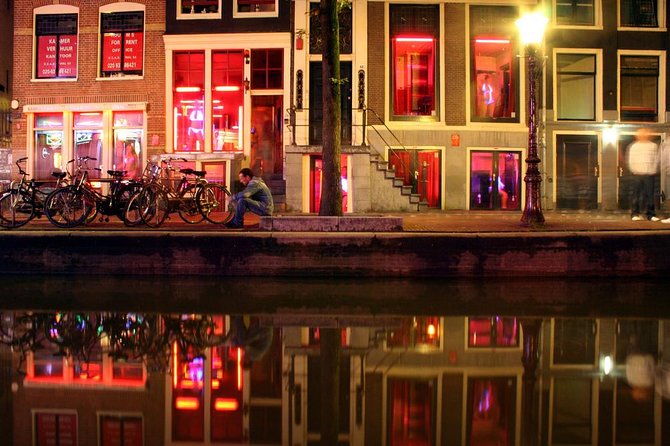 Private Amsterdam Red Light District and Coffee Shop Tour - The Waag and Amsterdam’s defensive past