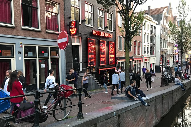 Private Amsterdam Red Light District and Coffee Shop Tour - Optional visits to the Erotic Museum or a coffee shop