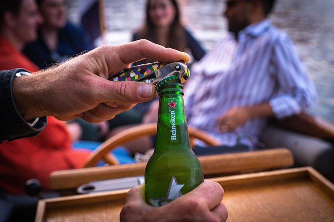 Private Boat Tour Amsterdam - 90 Min incl. welcome drink on historic saloon boat - What the price means for your group