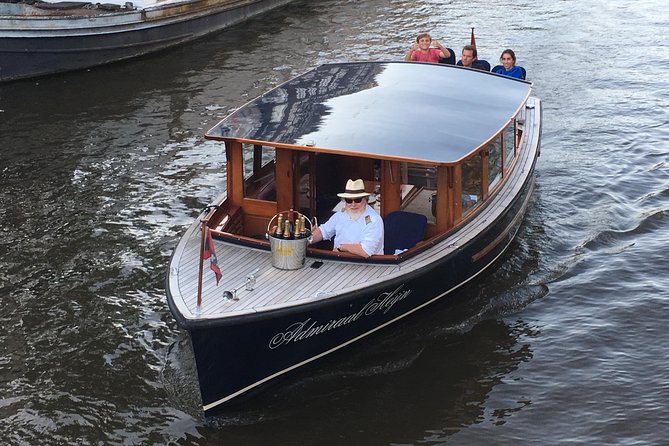 Private boat tour on a electric saloon boat - What 90 minutes on the water looks like