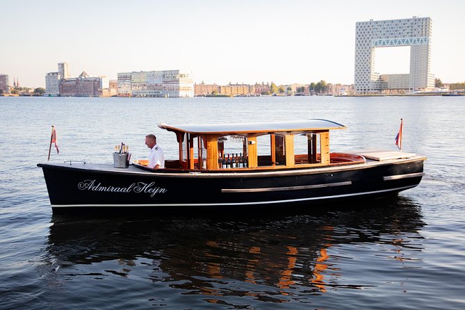 Private boat tour on a electric saloon boat - Drinks, snacks, and the feel onboard