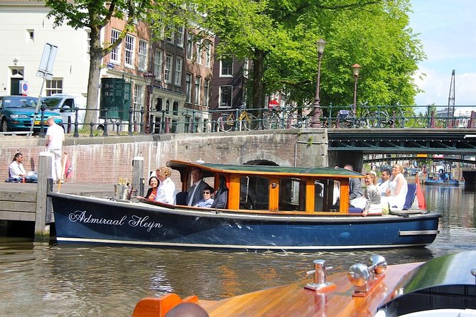 Private boat tour on a electric saloon boat - Timing, meeting point, and booking care