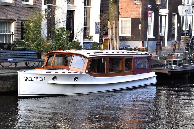 Private Champagne Canal Cruise in Amsterdam - How the captain shapes the experience
