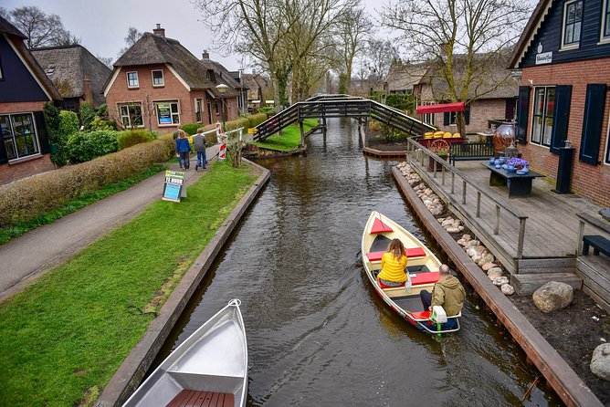 Private Daytrip Giethoorn and Windmills of Zaanse Schans from Amsterdam - What the private format changes