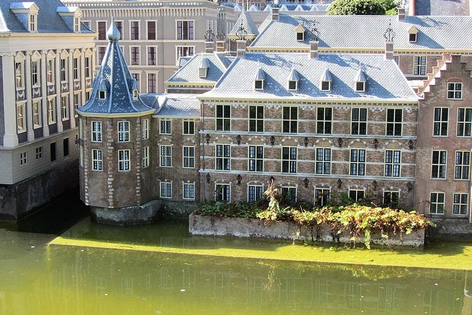 Private Delft and The Hague Tour incl. Madurodam from Amsterdam - Royal Delft: seeing Delft Blue made by hand