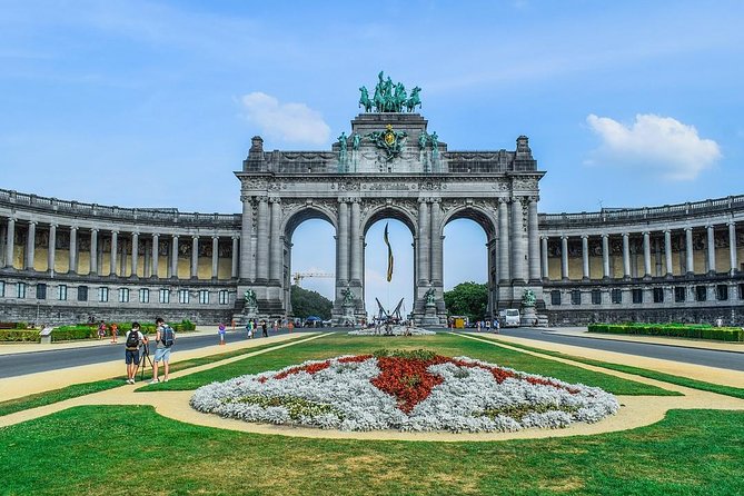 Private Full Day Sightseeing Tour to Brussels from Amsterdam - Atomium: Brussels begins with a bold photo stop