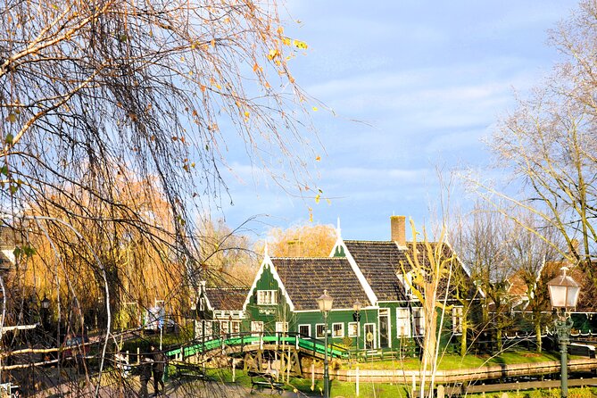 Private Guided Keukenhof Gardens and Zaanse Schans Tour - Esther’s personal guiding style