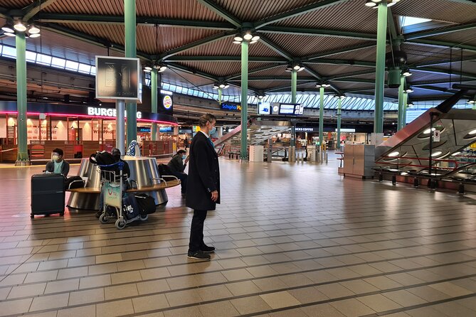 Private Minivan transfer to Rotterdam - Space for people and luggage