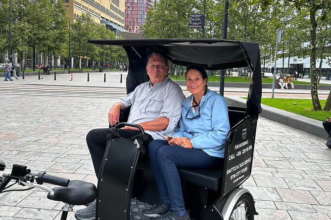 Private Pedicab/Rickshaw Tour of Rotterdam With a Local Guide - Meent, from empty street to popular address