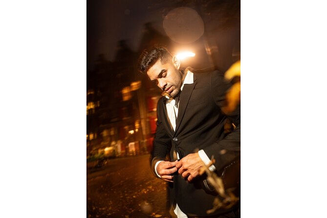 Private Photo Session in Amsterdam - A careful look toward the Red Light District