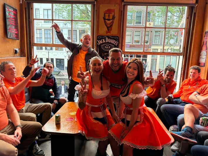 Private Red Light Tour City Center with Beer Maid Guide - What kind of night is this?