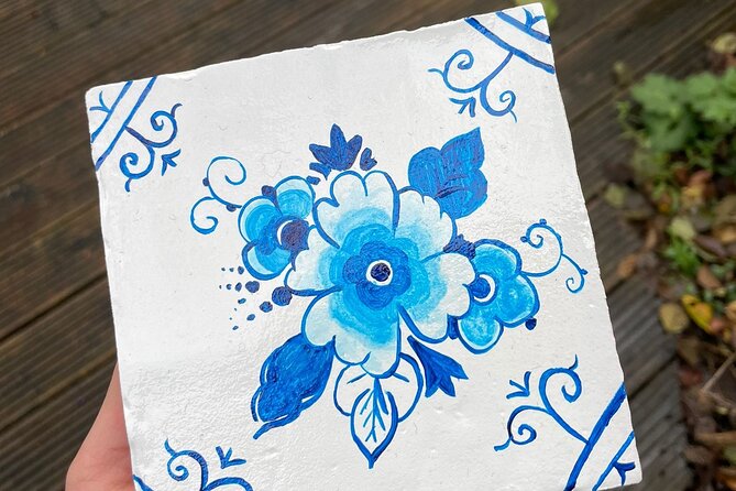 Private Souvenir Creation in Dutch Delft Blue from Netherlands - What happens during the 90-minute session