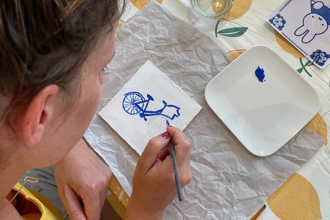 Private Souvenir Creation in Dutch Delft Blue from Netherlands - How to fit it into an Amsterdam day