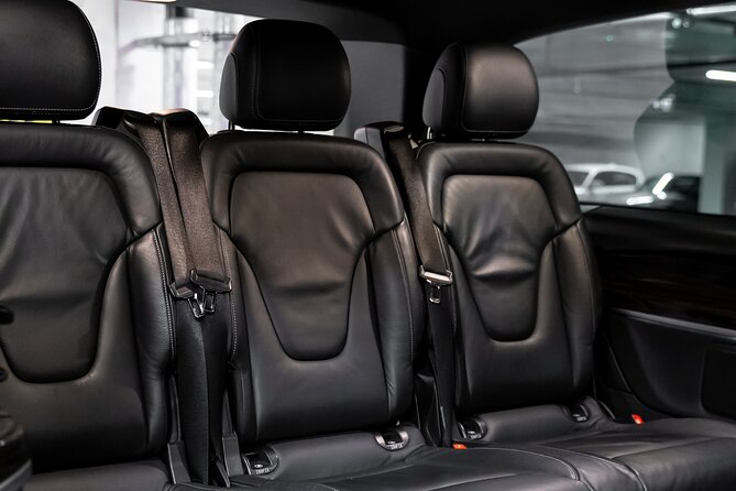 Private Taxi Airport Transfer to or from Schiphol Airport (AMS) - The weak spot: finding the meeting point