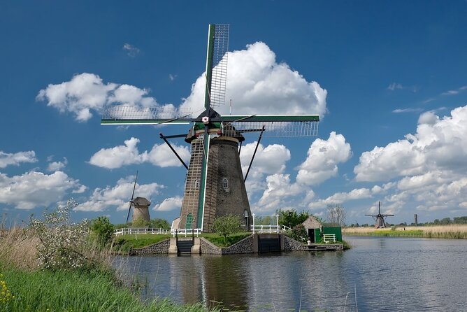 Private tour from Rotterdam to Windmills of Kinderdijk & Gouda Cheese Experience - What the private vehicle changes