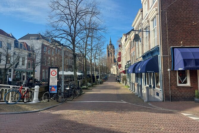 Private Tour of Delft + Visit to Delft Blue Museum & Factory - Oude Delft and the decorated Gemeenlandshuis