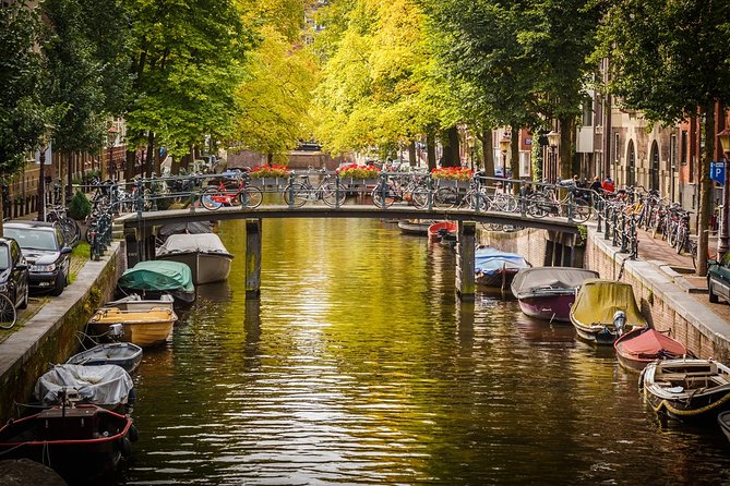 Private transfers from or to Schiphol (AMS) airport Amsterdam - What the drivers add to the journey