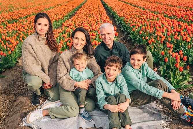 Professional Photoshoot at Private Tulip Field - Meeting near Keukenhof in Lisse