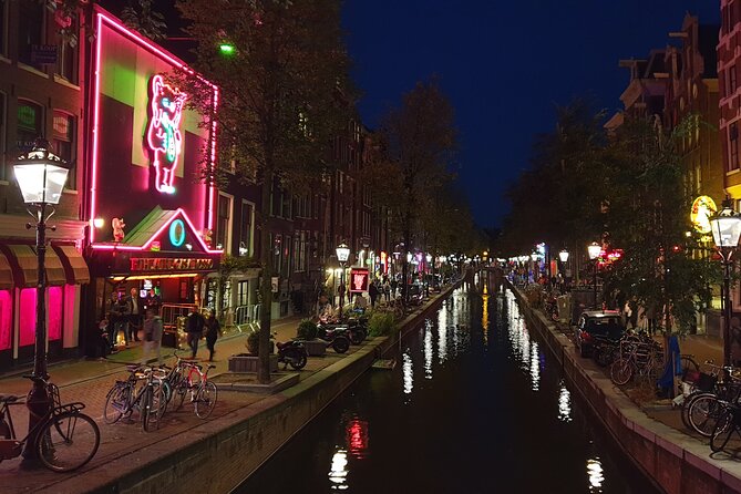 Red Light District Tour by Locals, Small Group (approx 4) - Amsterdam’s Most Entertaining Restroom