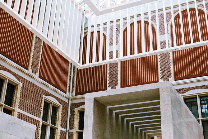 Rijksmuseum & Amsterdam City Center - Exclusive Guided Tour - Hofjes, canal houses, and Dam Square
