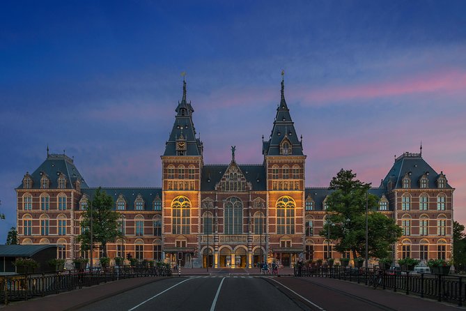 Rijksmuseum guided tour without queues, in Spanish or English. - Spanish or English, with no named guide provided