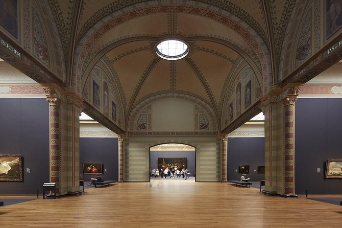 Rijksmuseum guided tour without queues, in Spanish or English. - Why a group of 15 changes the visit