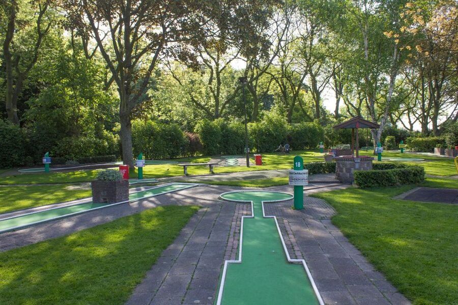 Rotterdam: 18-Hole Mini-Golf Game - What the $10 price gives you