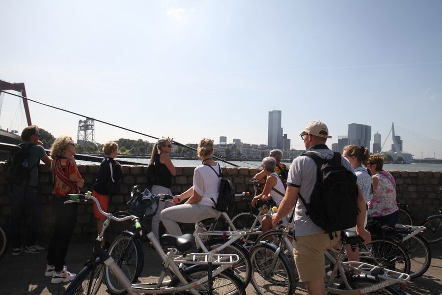 Rotterdam: 2.5-Hour Highlights Bike Tour - Crossing to Kop van Zuid
