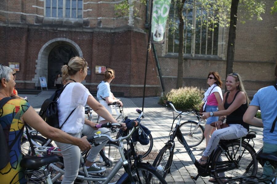 Rotterdam: 2.5-Hour Highlights Bike Tour - The Erasmus Bridge and River Views