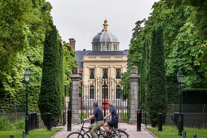 Rotterdam, Delft and The Hague Guided Tour from Amsterdam - The coach, group size, and guide style