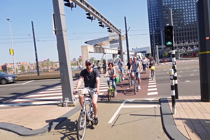 Rotterdam Highlights Bike Tour - What the guide adds to the ride