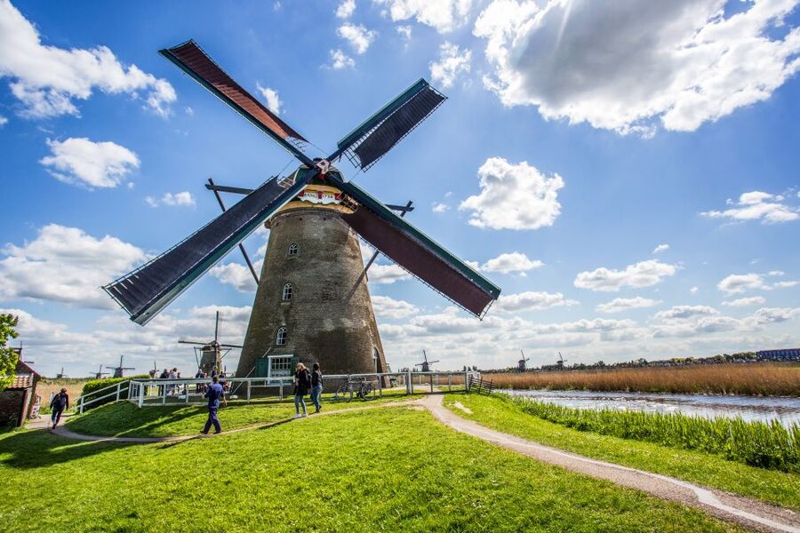 Rotterdam: Kinderdijk UNESCO World Heritage Entry Ticket - Taking the included boat through the polders
