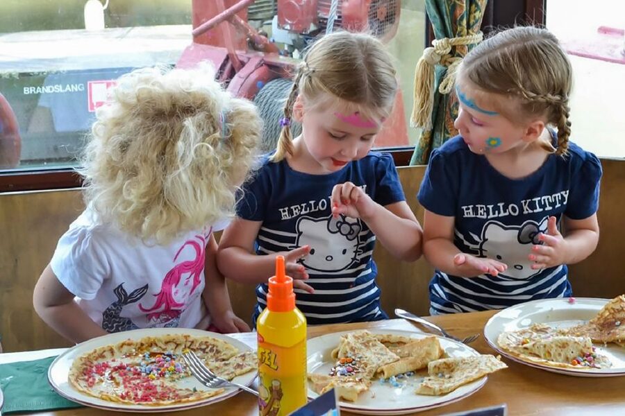 Rotterdam: Pancake Cruise - Fresh pancakes, bacon, apples, and a generous topping bar