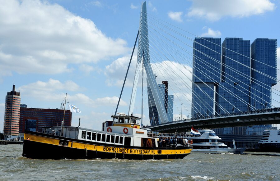 Rotterdam: Pub Cruise with Drinks and Bites - Uncle Aad and the character of an old ship